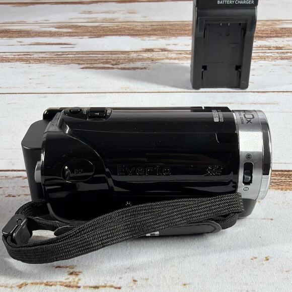 JVC Everio GZ-E200BU Camcorder 60x Zoom 1080p w/ Battery & Charger - Picture 9 of 9